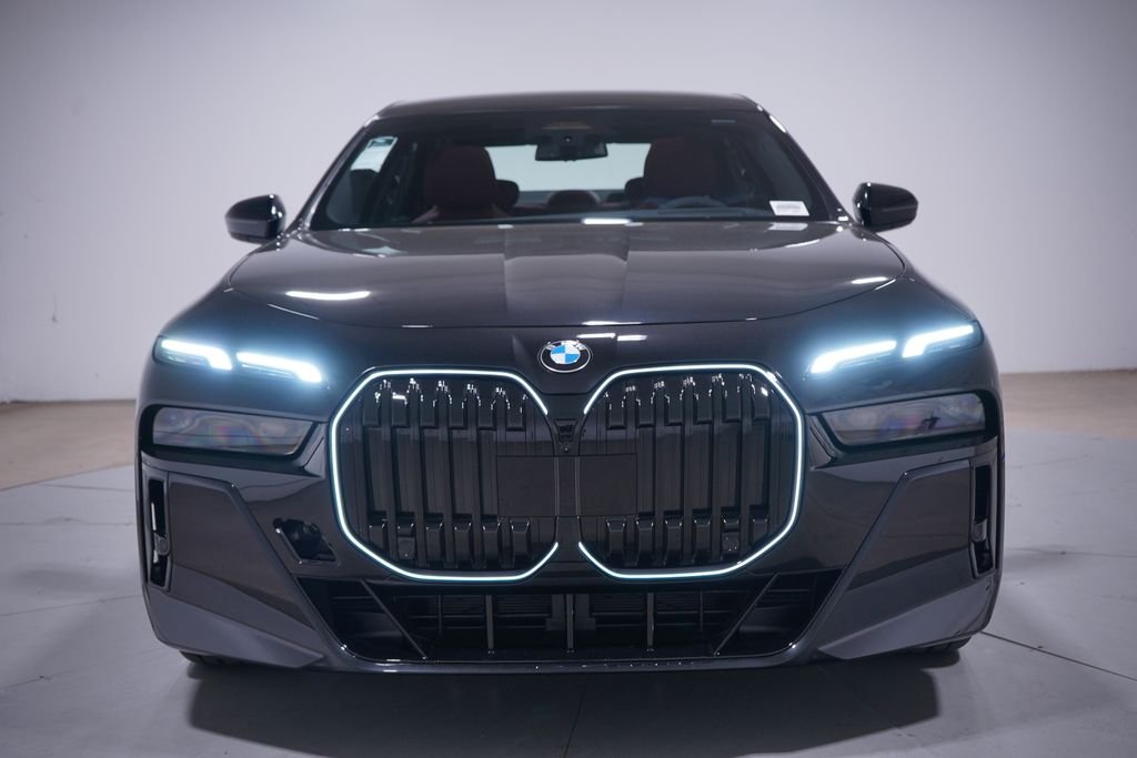 New 2026 Black Sapphire Metallic BMW 740i image 4