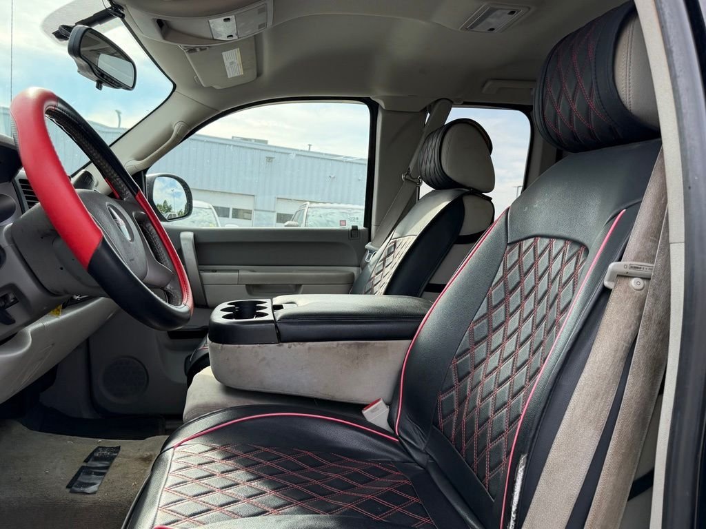 Used 2011 Black GMC SLE image 12