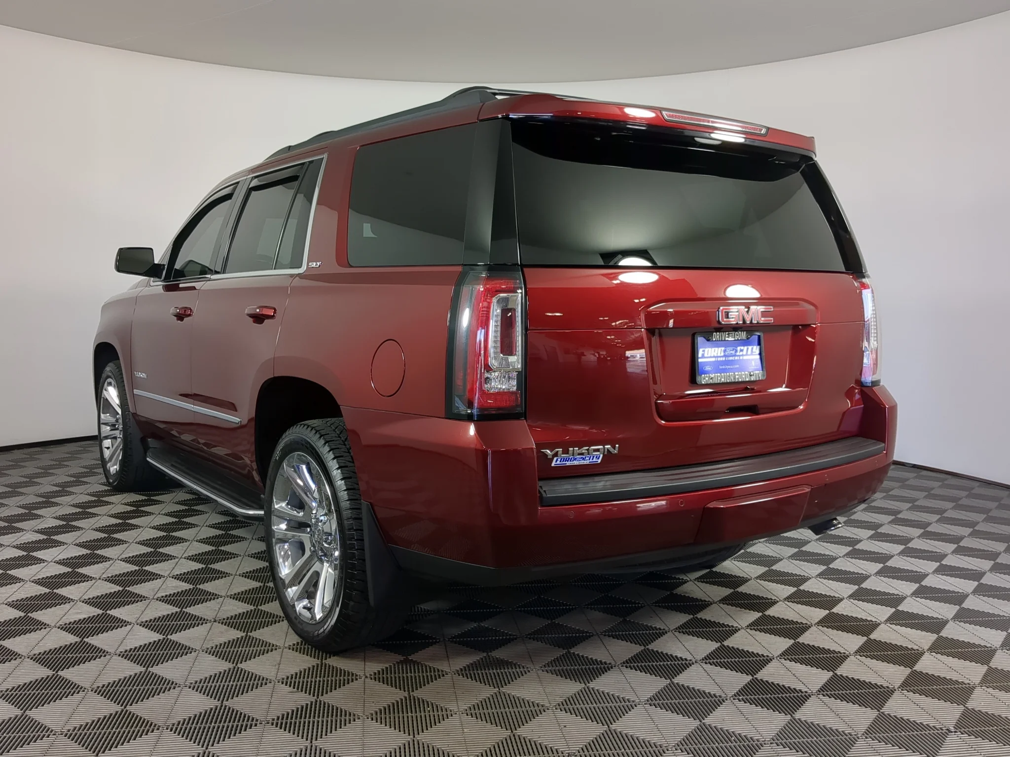 Used 2018 Crimson Red Tintcoat GMC SLT image 7