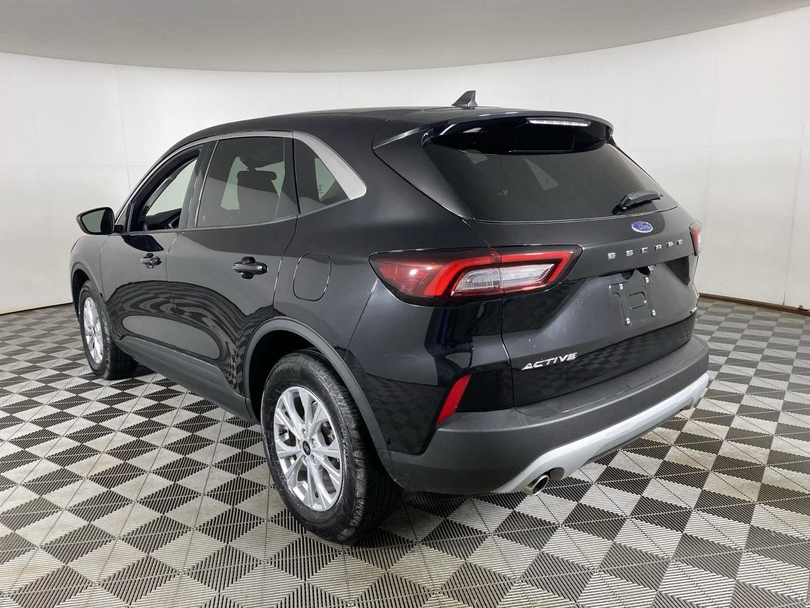 Used 2023 Agate Black Ford Active image 8