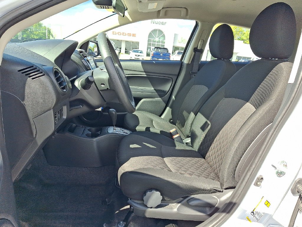 Used 2023 White Diamond Mitsubishi ES image 14