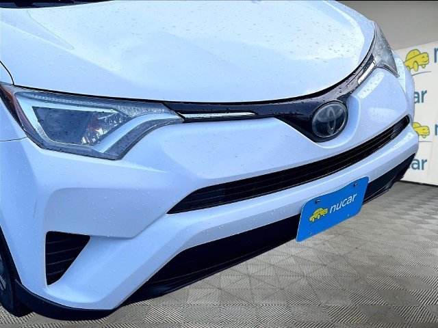 Used 2018 Super White Toyota LE image 29