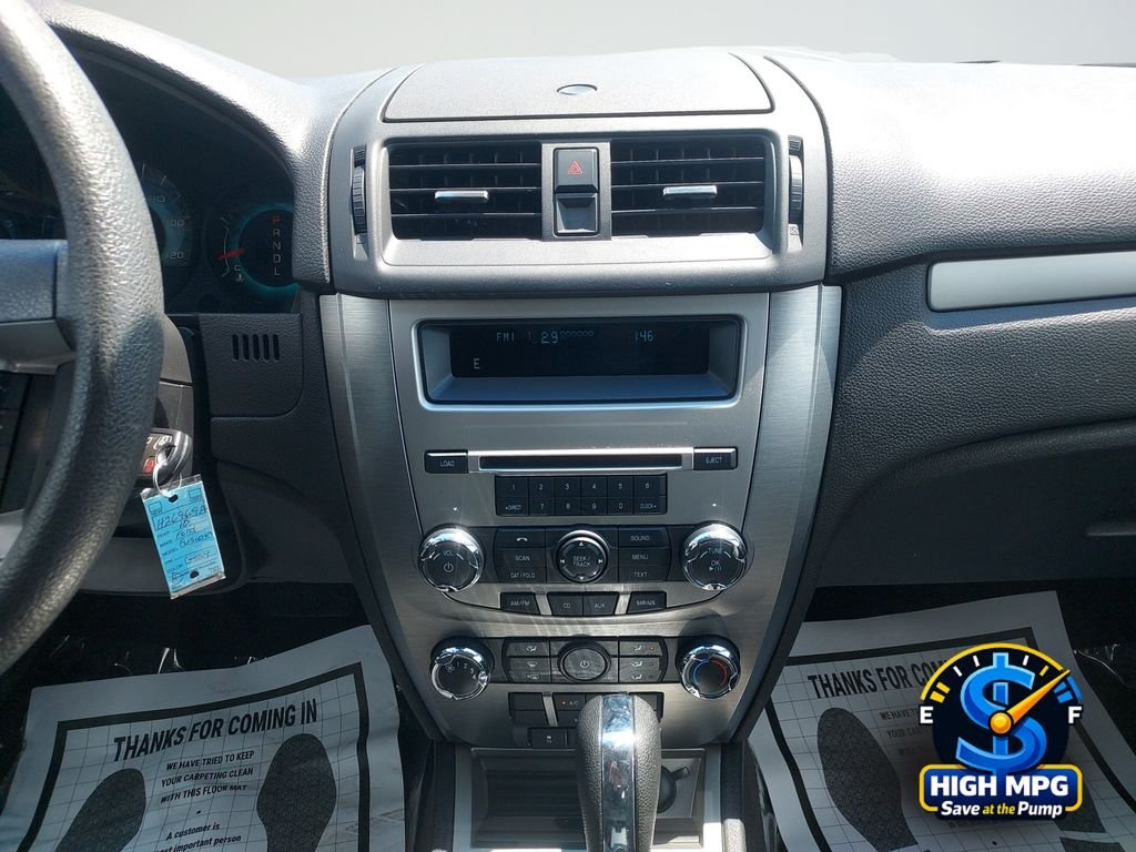 Used 2010 Gray Ford SE image 13
