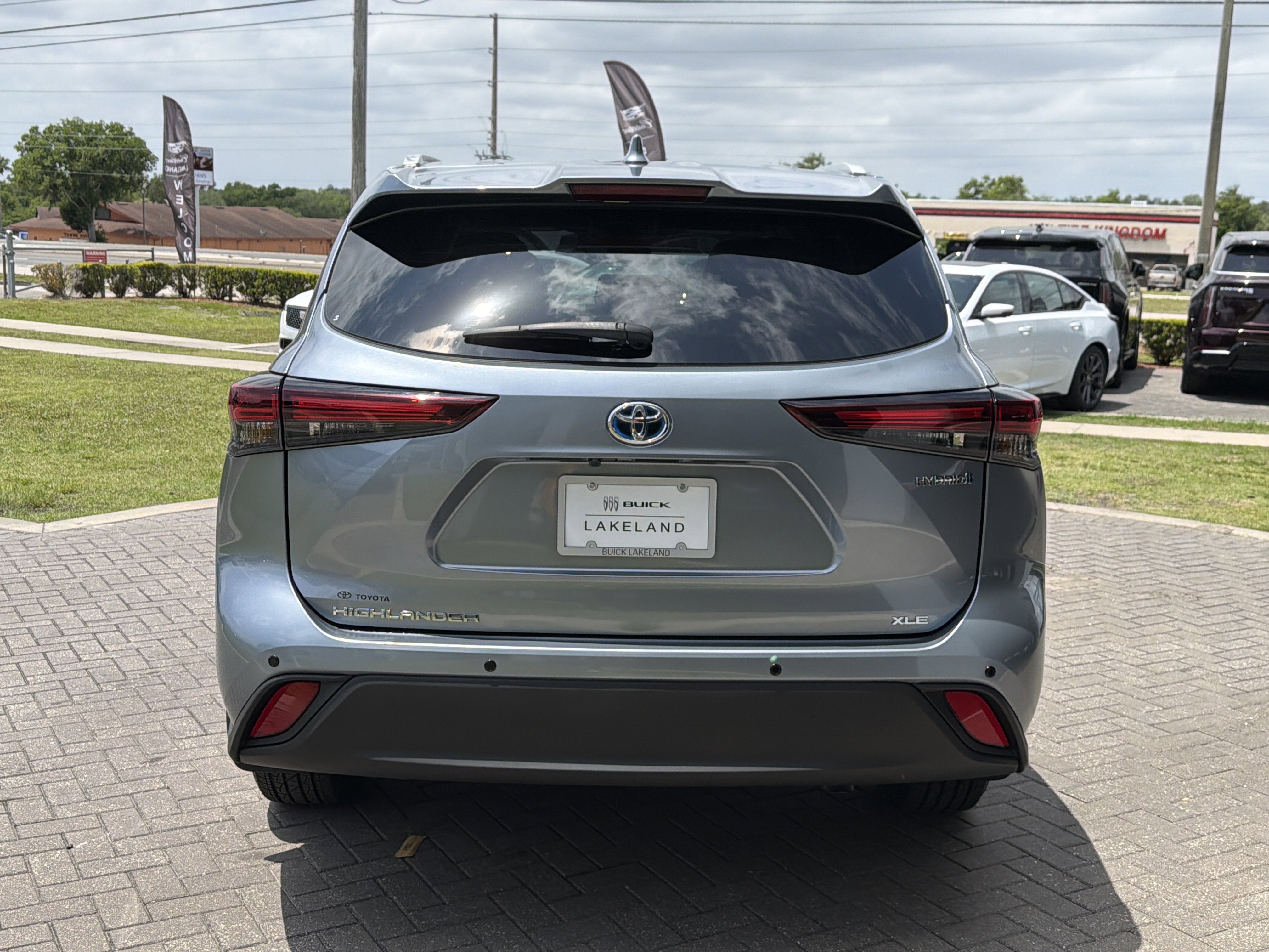 Used 2024 Moon Dust Toyota XLE image 5