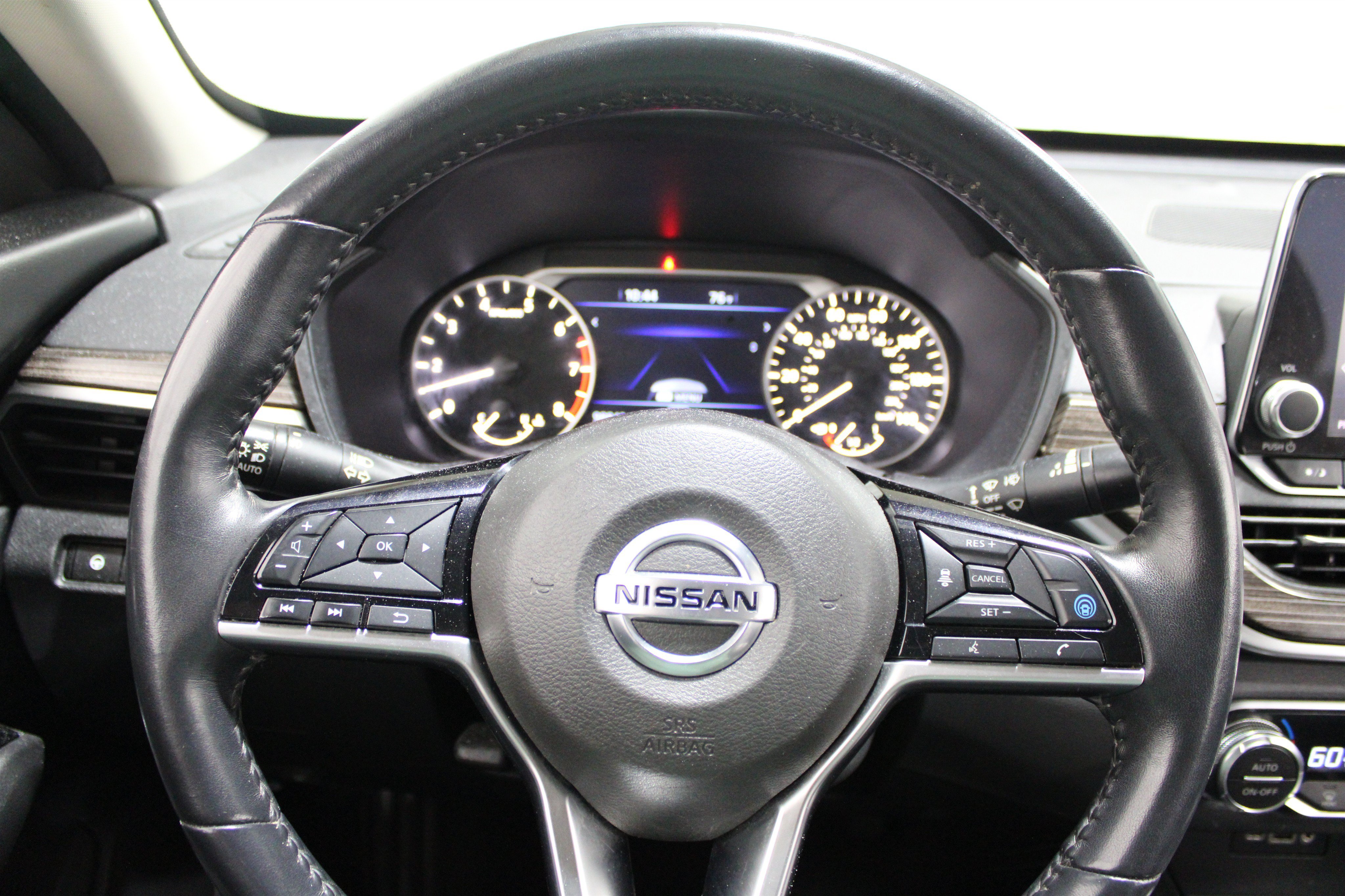 Used 2020 Super Black Nissan 2.5 SL image 7