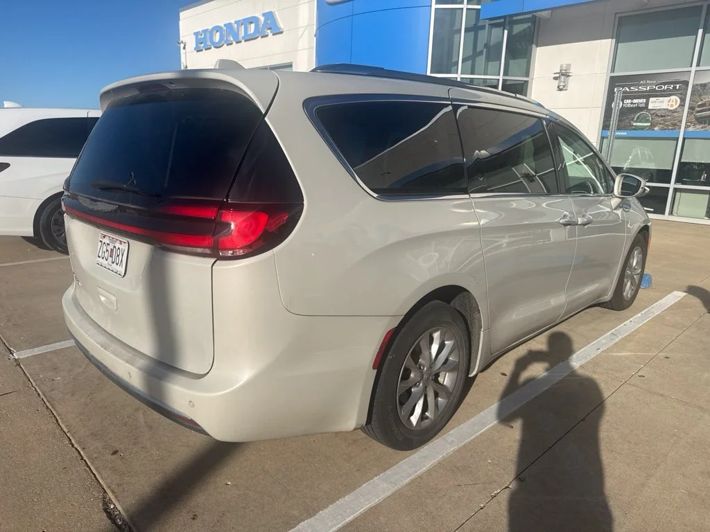 Used 2021 White Chrysler Touring L image 3
