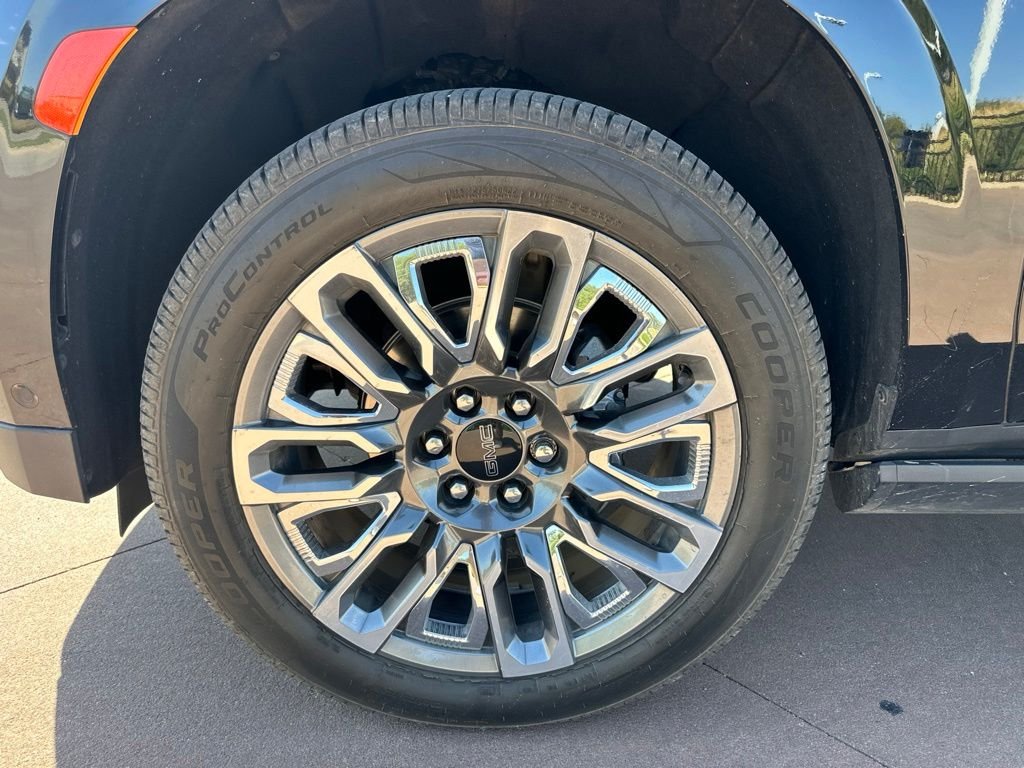 Used 2023 Black GMC Denali Ultimate image 5