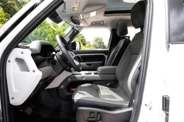 New 2026 Fuji White Land Rover S image 4