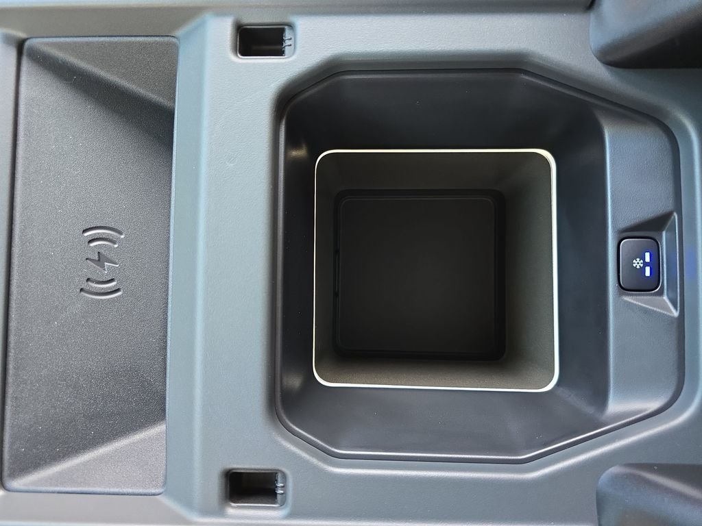New 2026 Carpathian Grey Land Rover X-Dynamic SE image 13