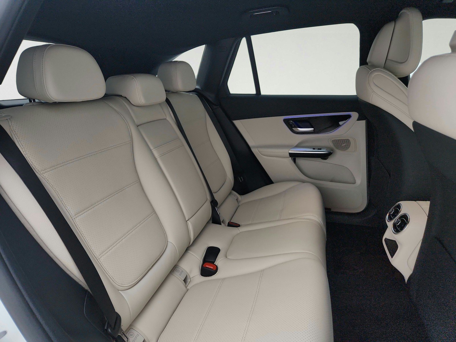 Certified Used 2025 Polar White Mercedes-Benz GLC 300 image 31