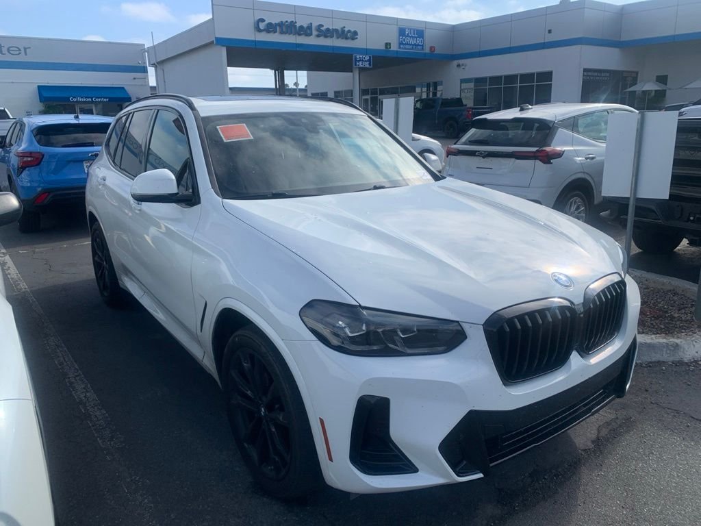 Used 2024 White BMW sDrive30i image 4