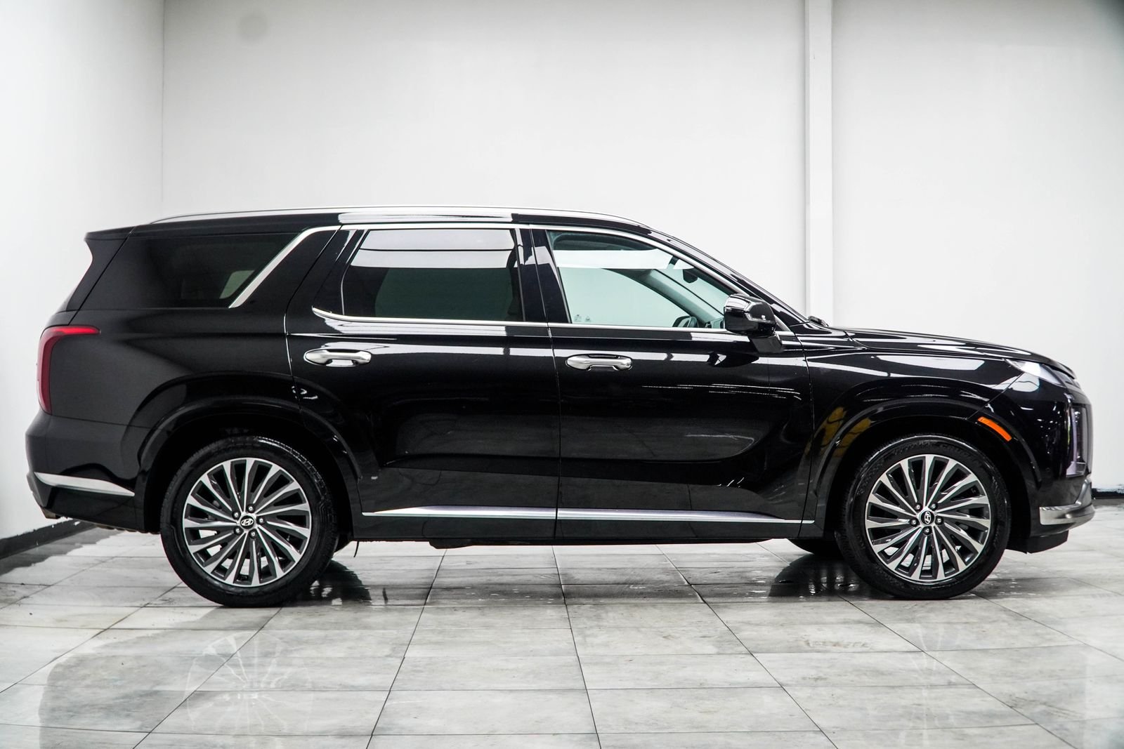 Used 2025 Black Hyundai Calligraphy image 7