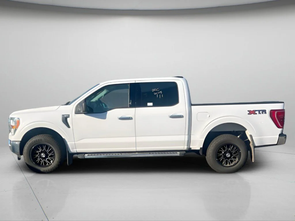 Certified Used 2022 Oxford White Ford XLT image 12