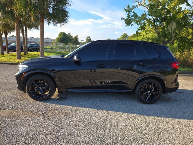 Used 2020 Black Sapphire Metallic BMW sDrive40i image 2