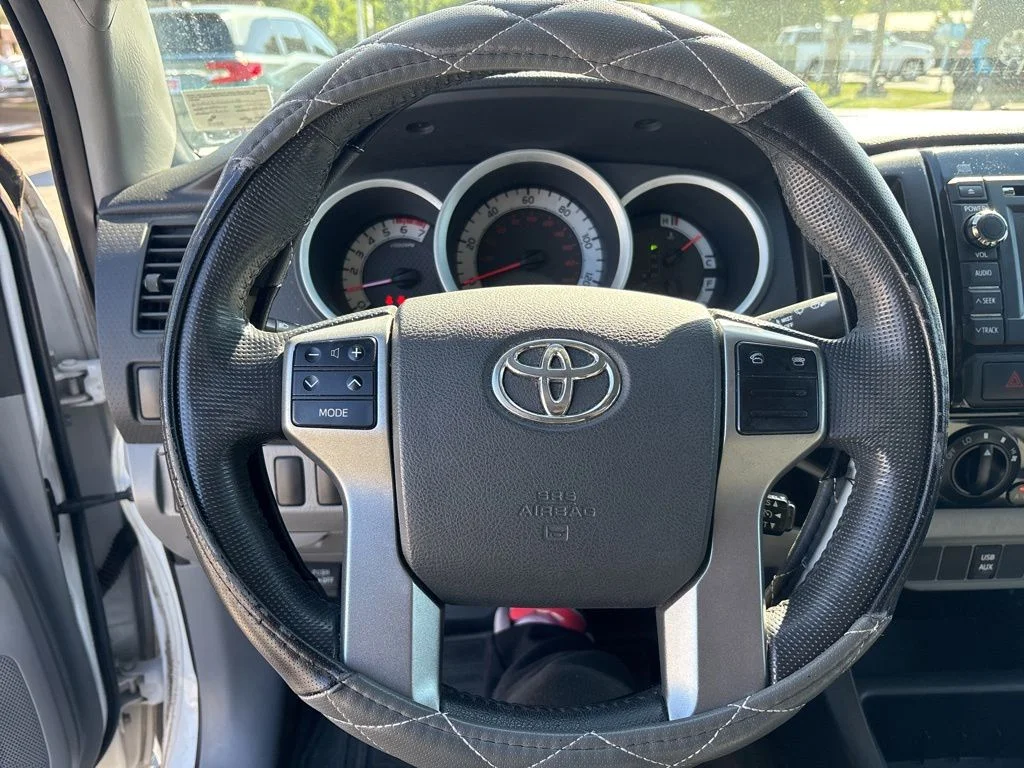 Used 2013 White Toyota Base image 20