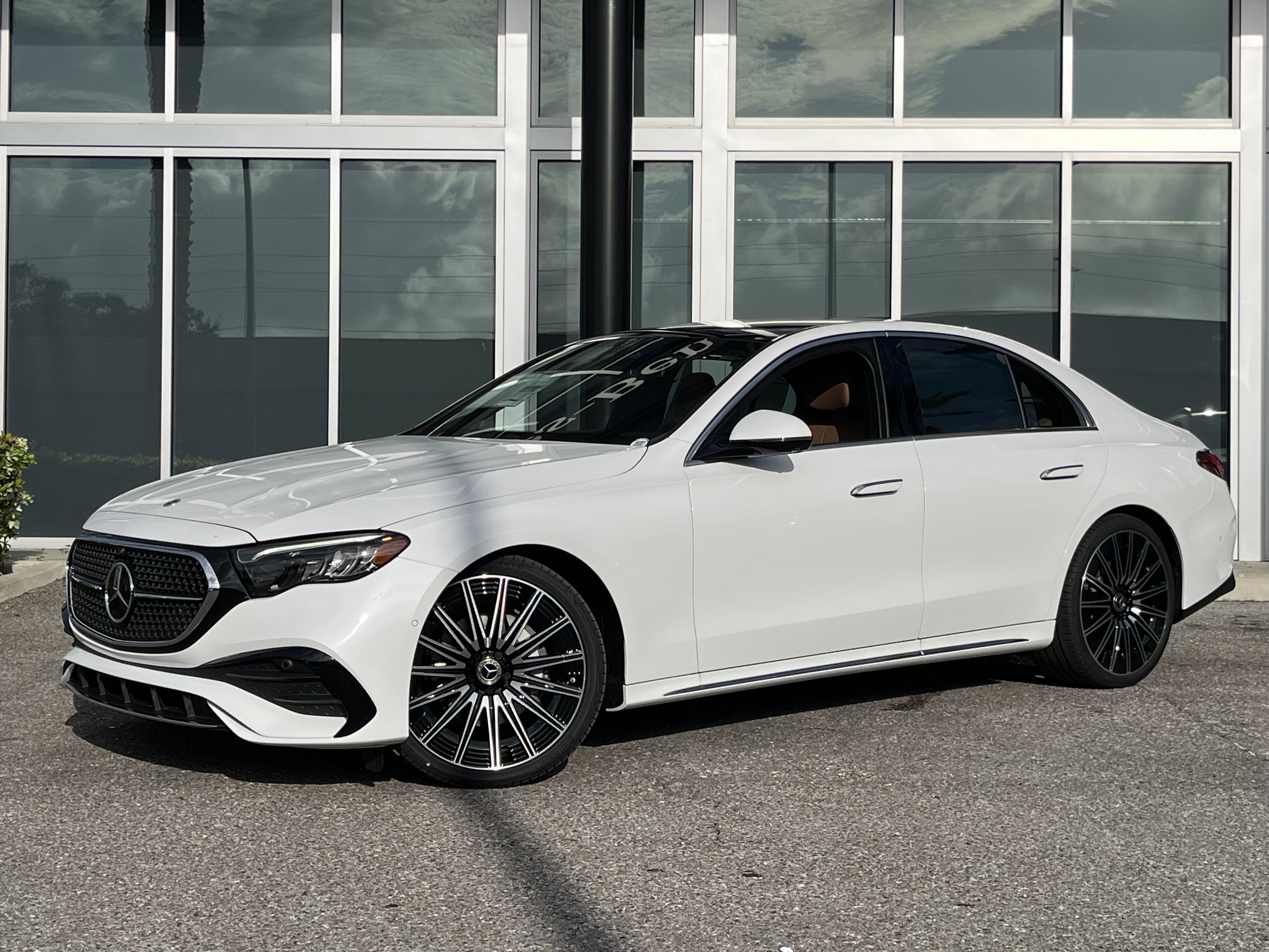 New 2026 MANUFAKTUR Moonlight White Metallic Mercedes-Benz E 350 image 30