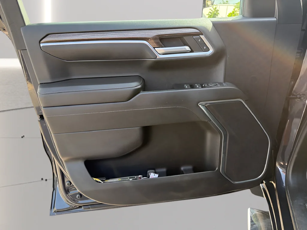 Used 2022 Gray Chevrolet LT image 18