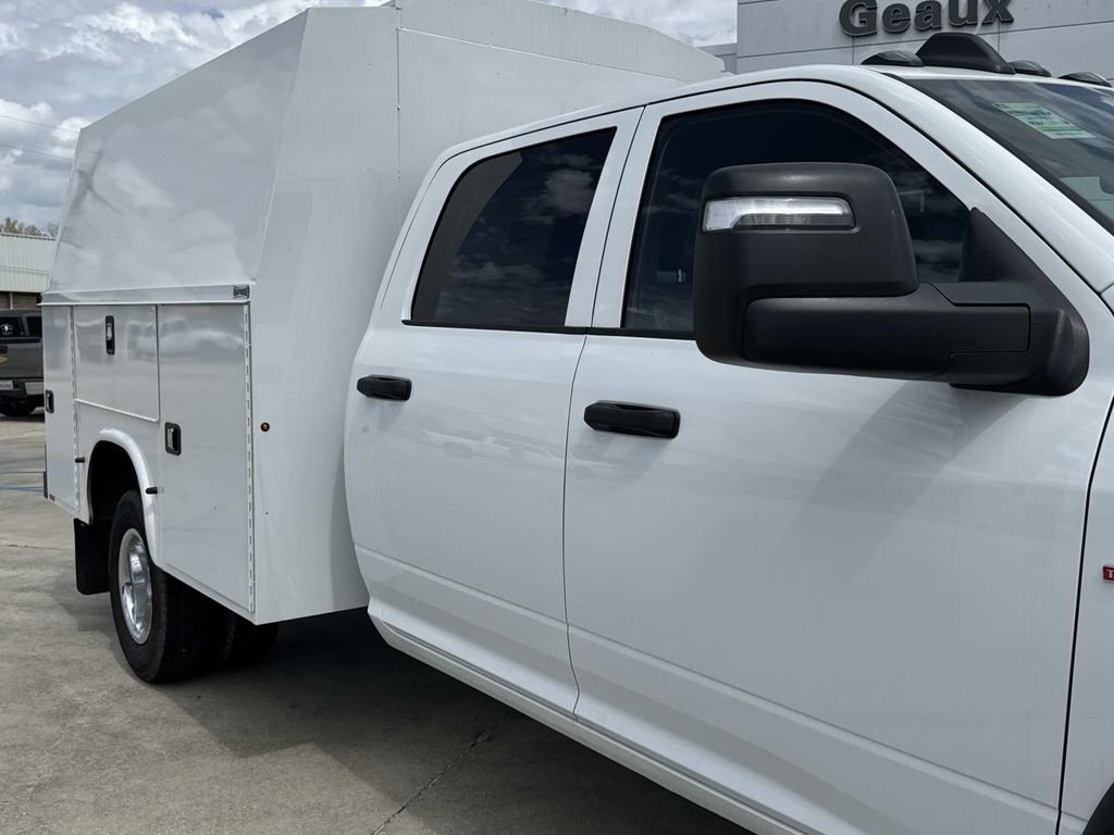 2026 RAM 3500 Chassis Tradesman - Photo 18