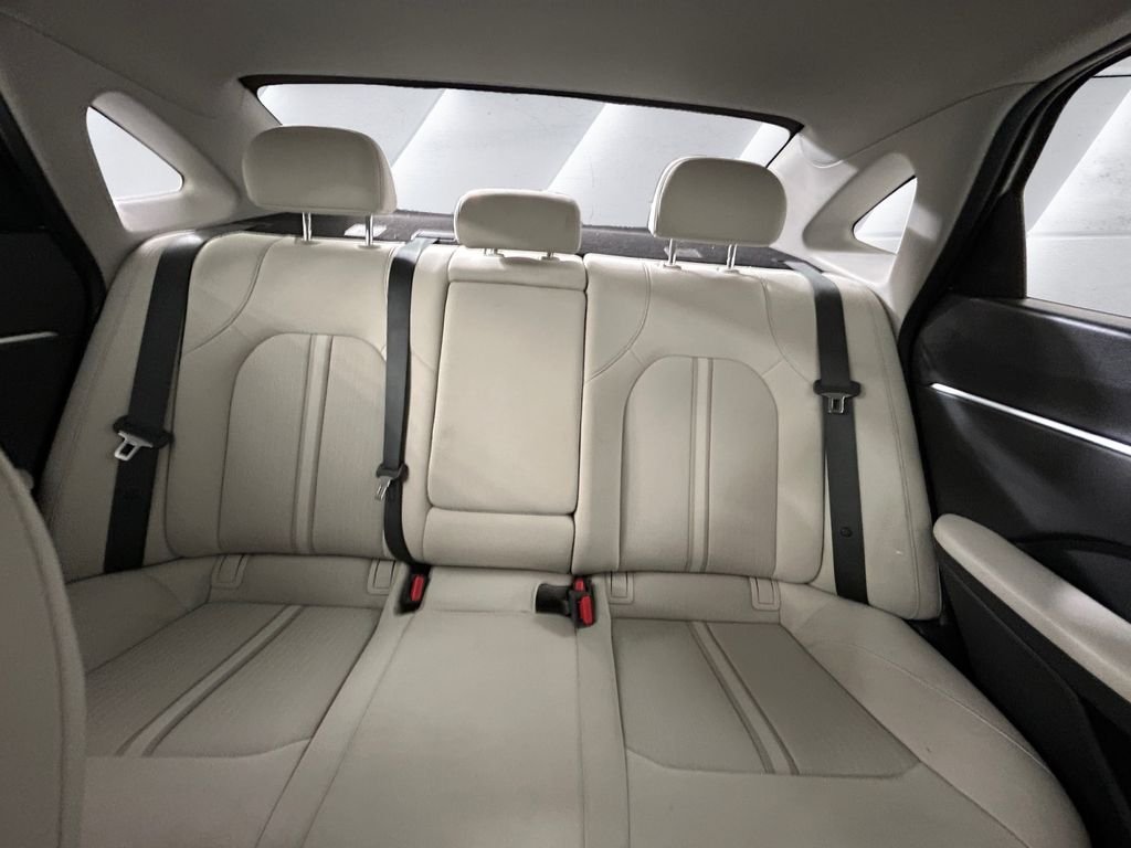 Used 2024 White Hyundai SEL image 18