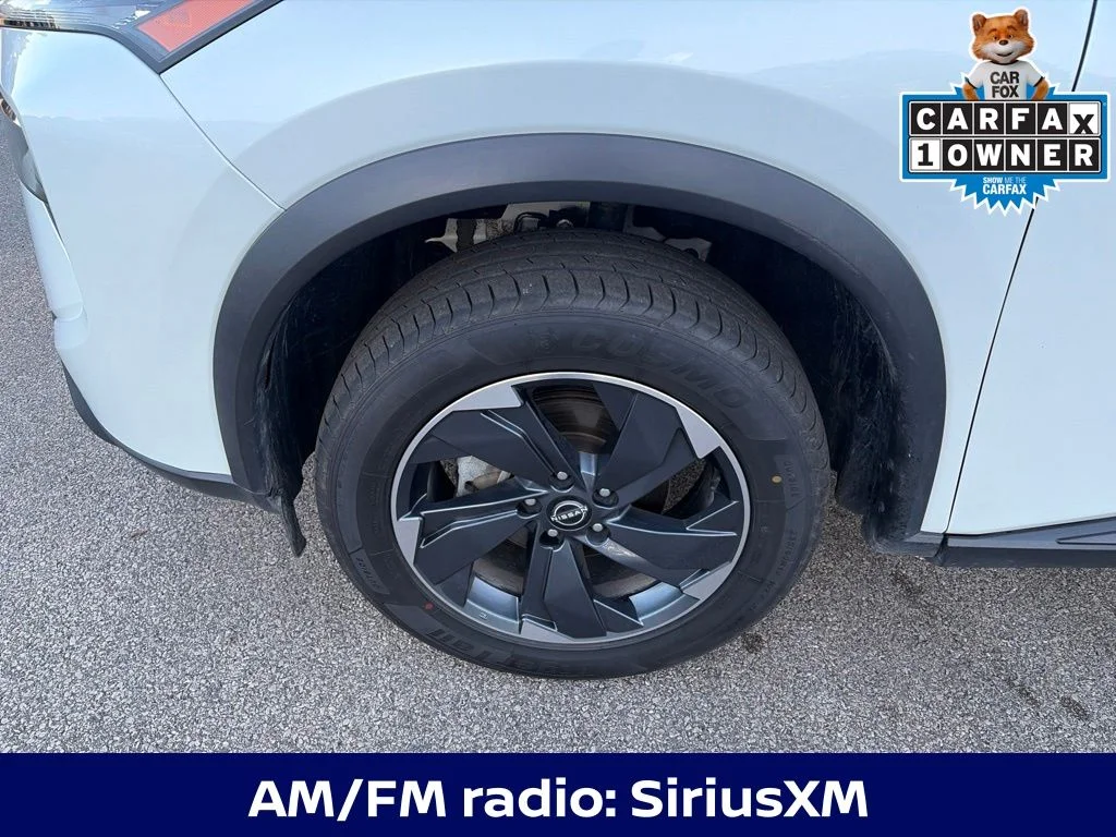 Used 2024 Pearl Nissan SV image 3