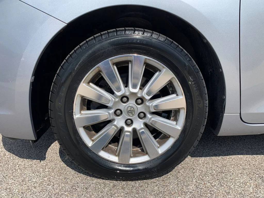 Used 2017 Silver Toyota Limited Premium image 34