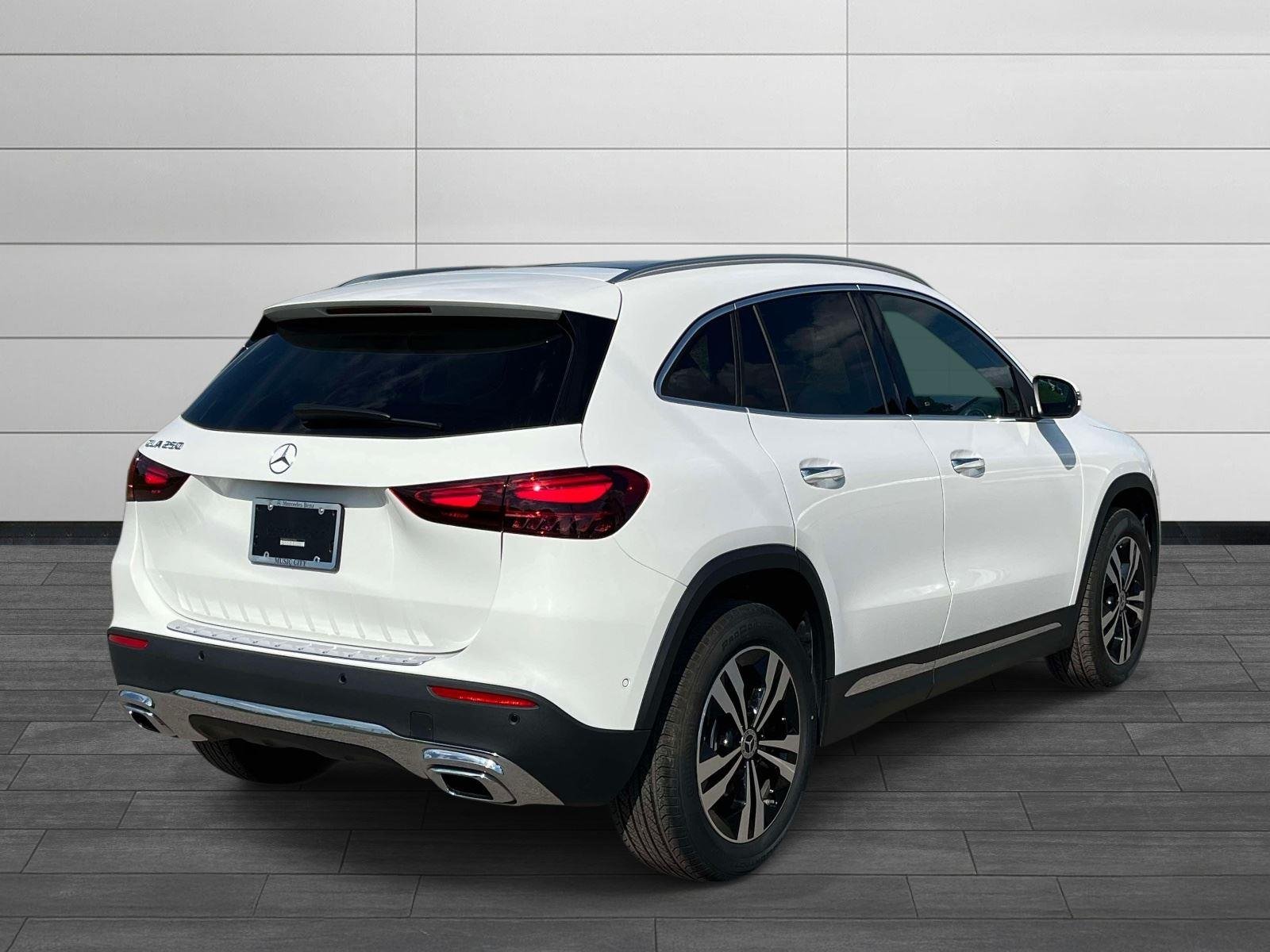 Used 2026 Polar White Mercedes-Benz GLA 250 image 3