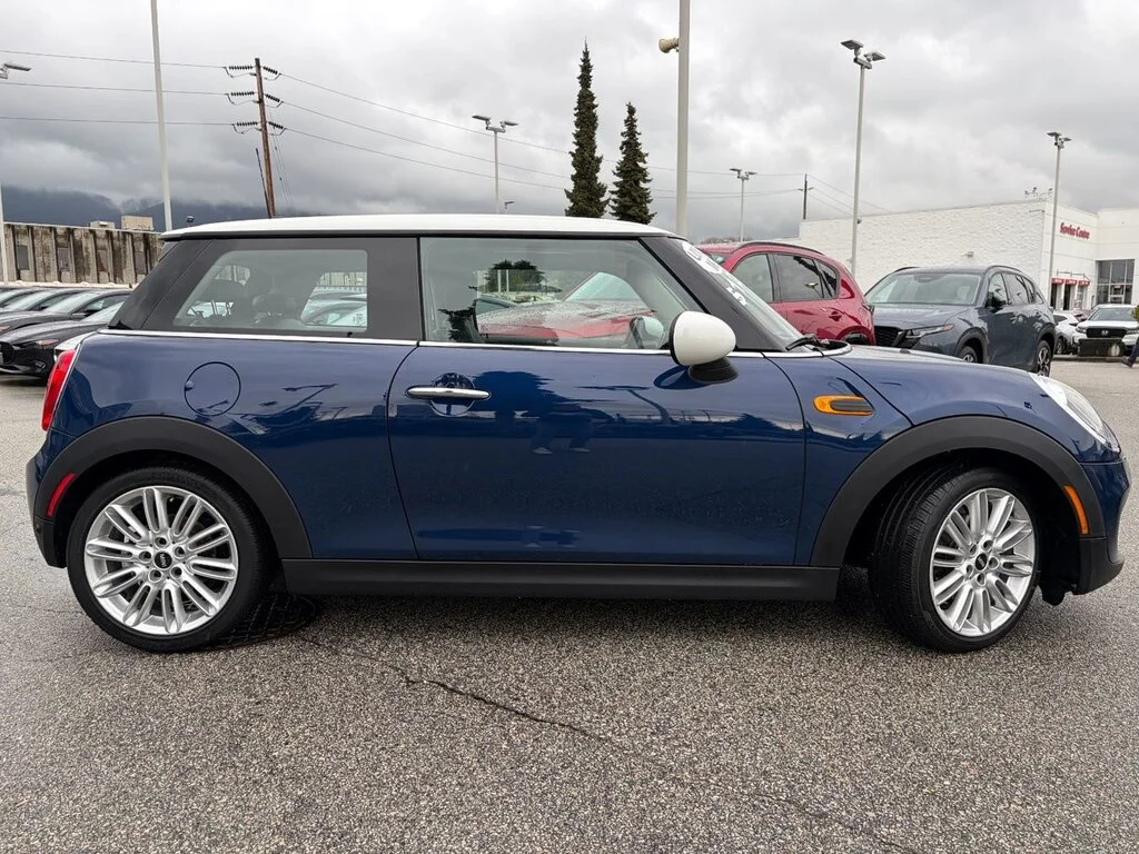Used 2018  MINI 3 Door Great price,Fun to drive,Financing availa image 6