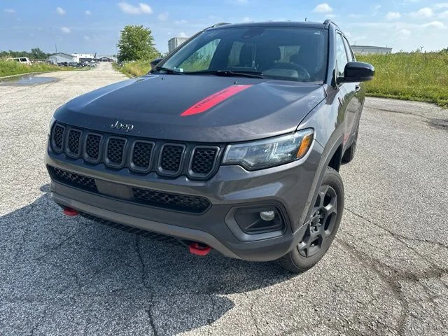 Used 2024  Jeep Trailhawk image 5