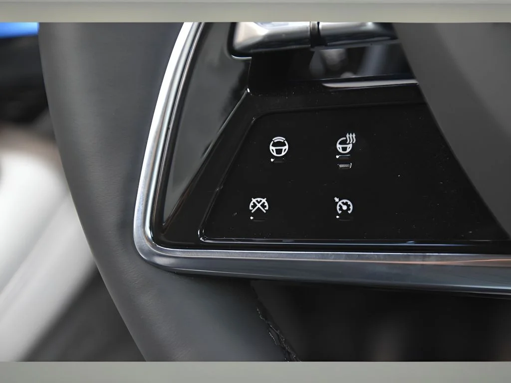 2026 Cadillac OPTIQ Luxury - Photo 30