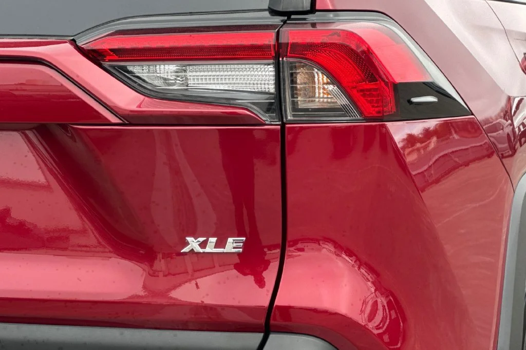 Used 2025 Pearl Toyota XLE image 34
