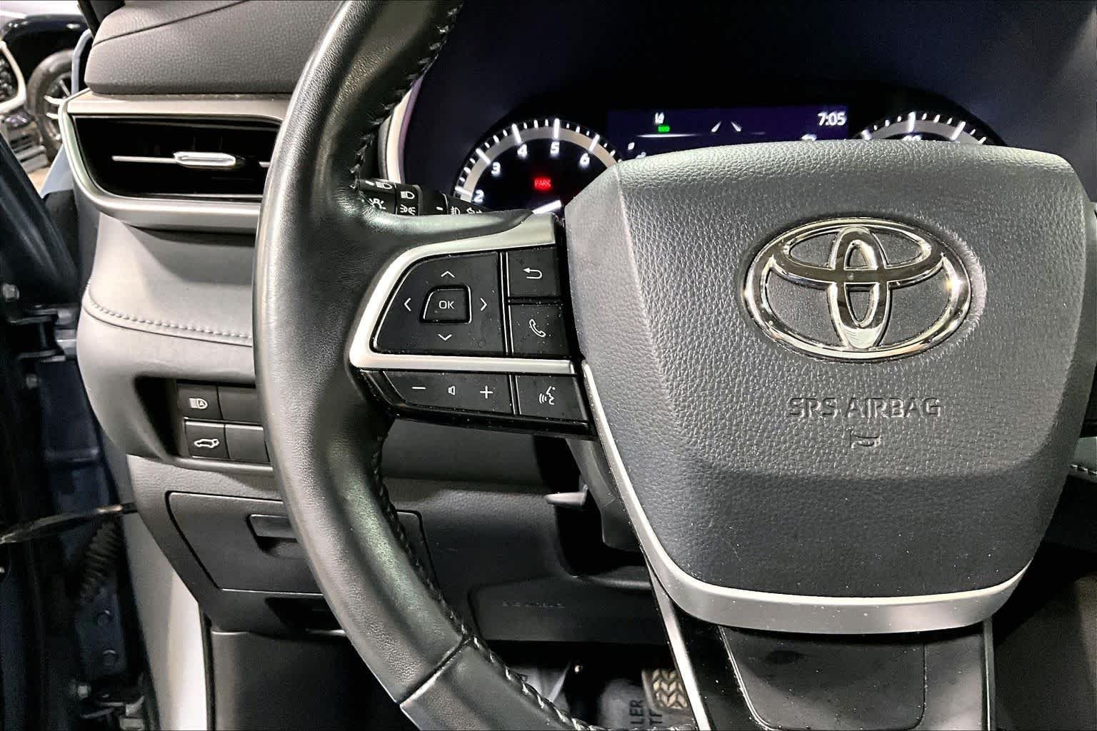 Used 2022 Moon Dust Toyota XLE image 24