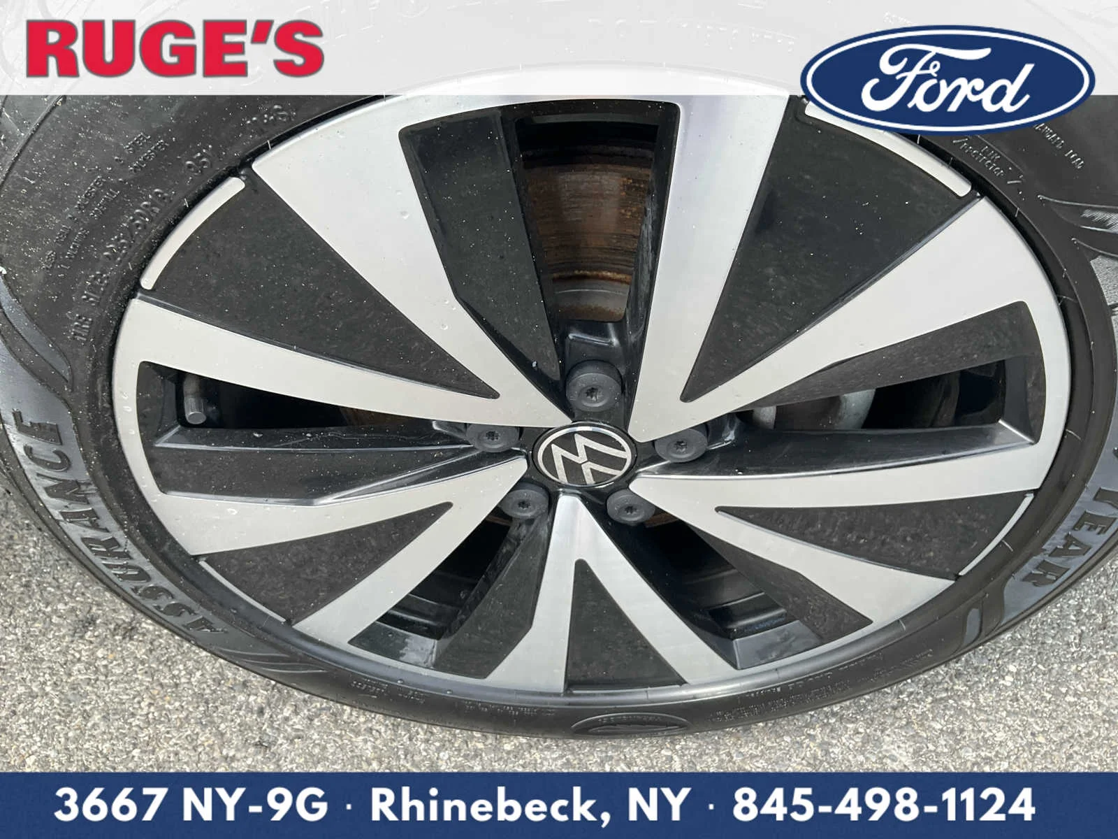 Used 2022 Pyrite Silver Metallic Volkswagen SE image 9