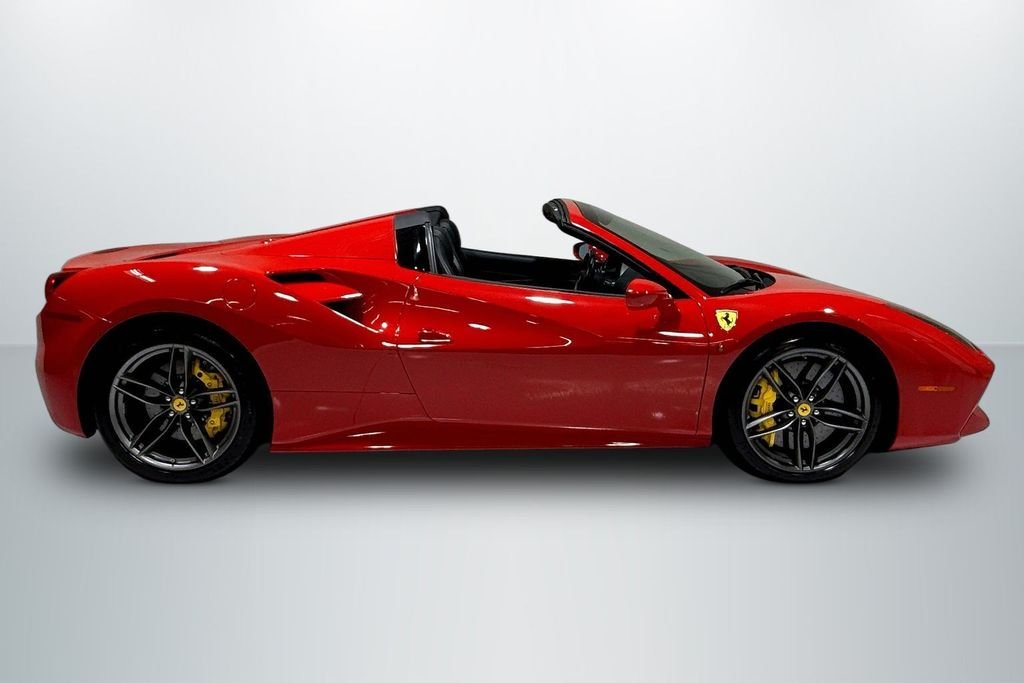 Used 2018  Ferrari  image 4