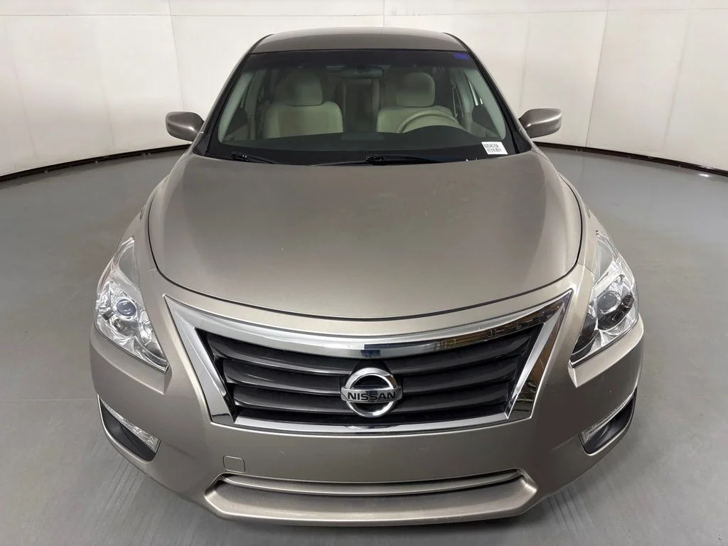 Used 2013 Beige Nissan 2.5 SV image 3