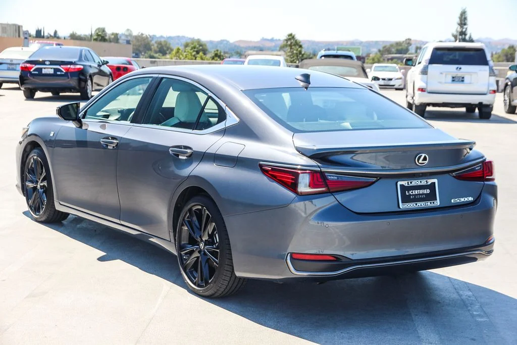 Used 2024 Gray Lexus 300h F SPORT Handling image 7