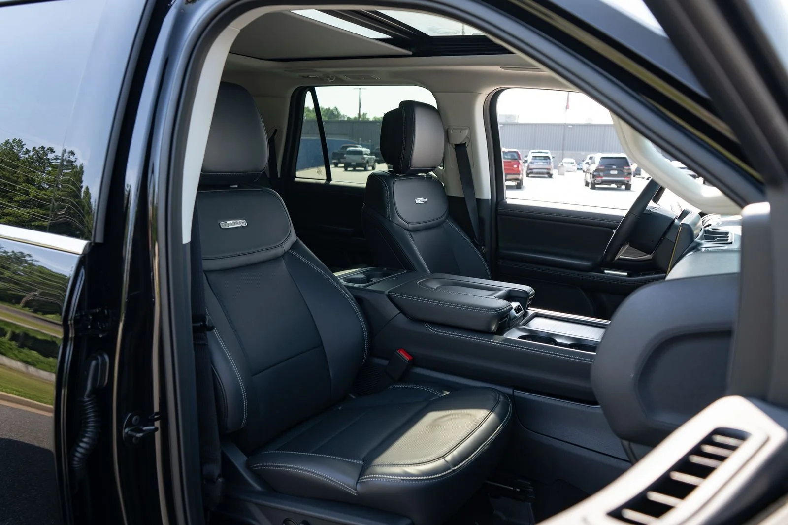 New 2027 Black Ford Platinum image 41