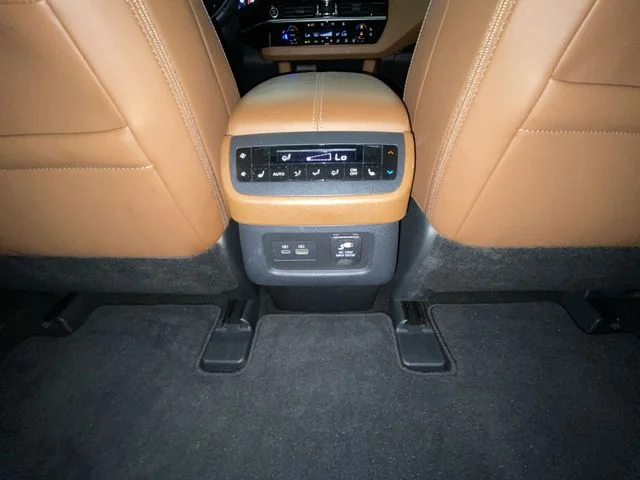 Used 2024 Gray Nissan Platinum image 31