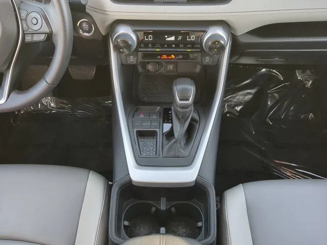 Certified Used 2023  Toyota XLE Premium image 21