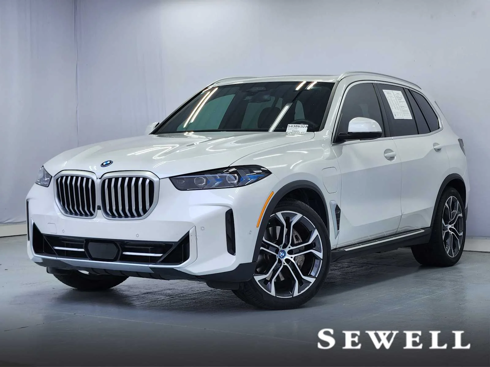2024 BMW X5 xDrive50e's photo