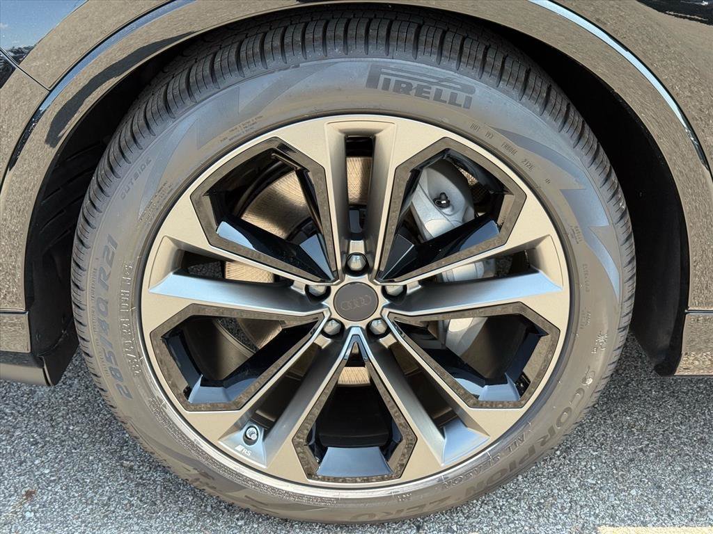 New 2026 Mythos Black Met Audi S line Premium Plus image 9