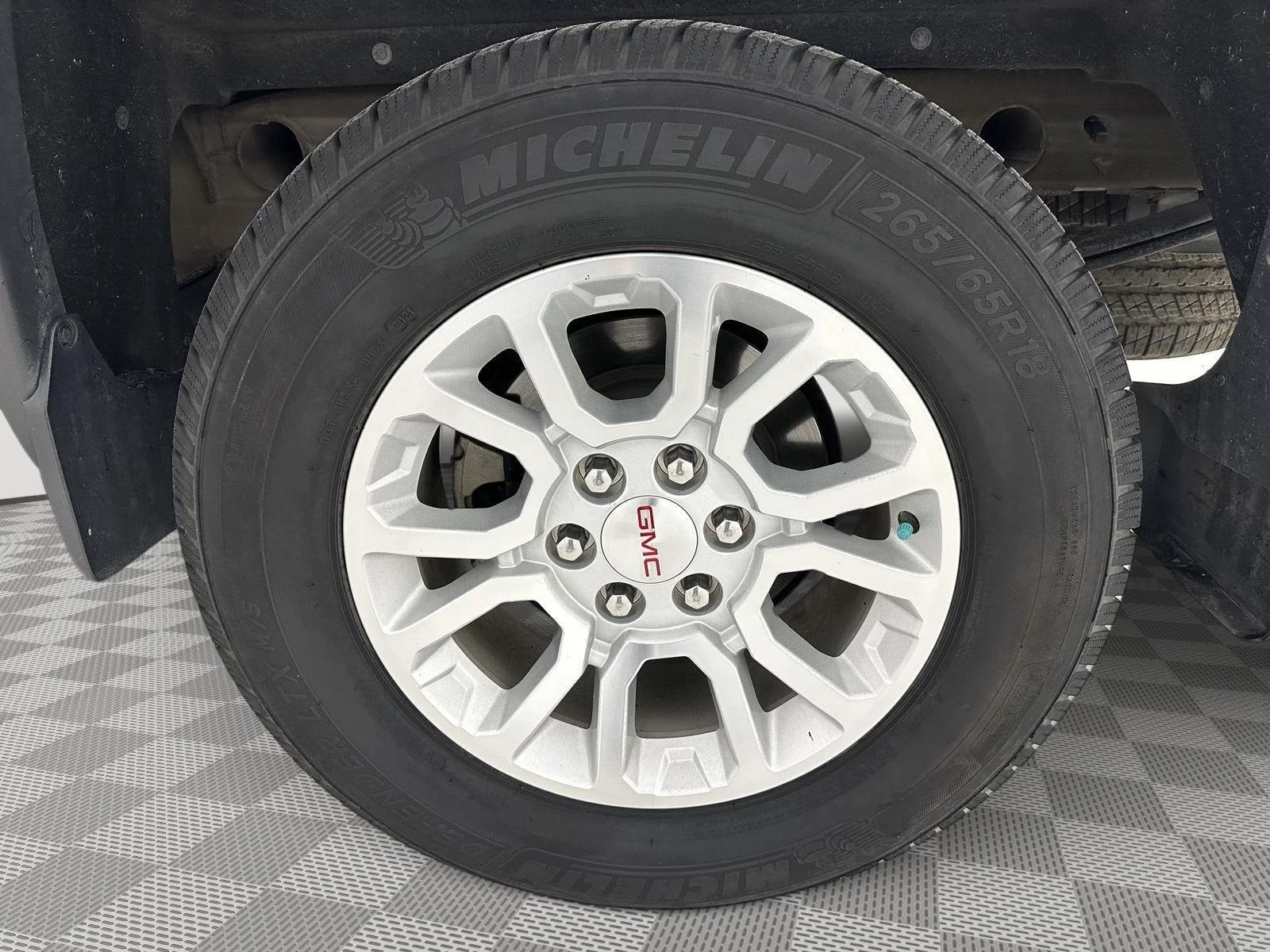 Used 2016 SUMMIT WHITE GMC SLE image 30