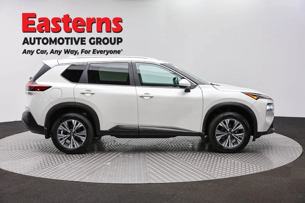 Used 2023 White Nissan SV image 4