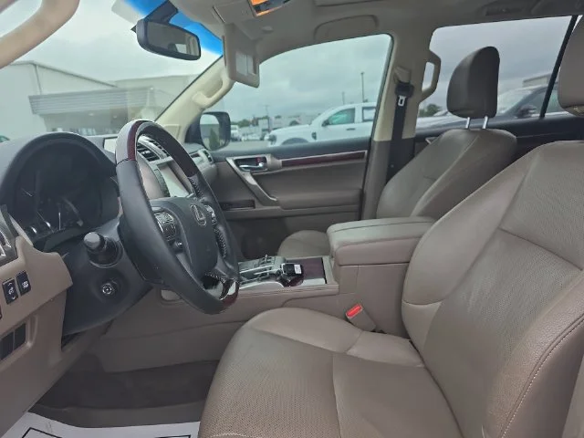 Used 2019 White Lexus 460 image 16