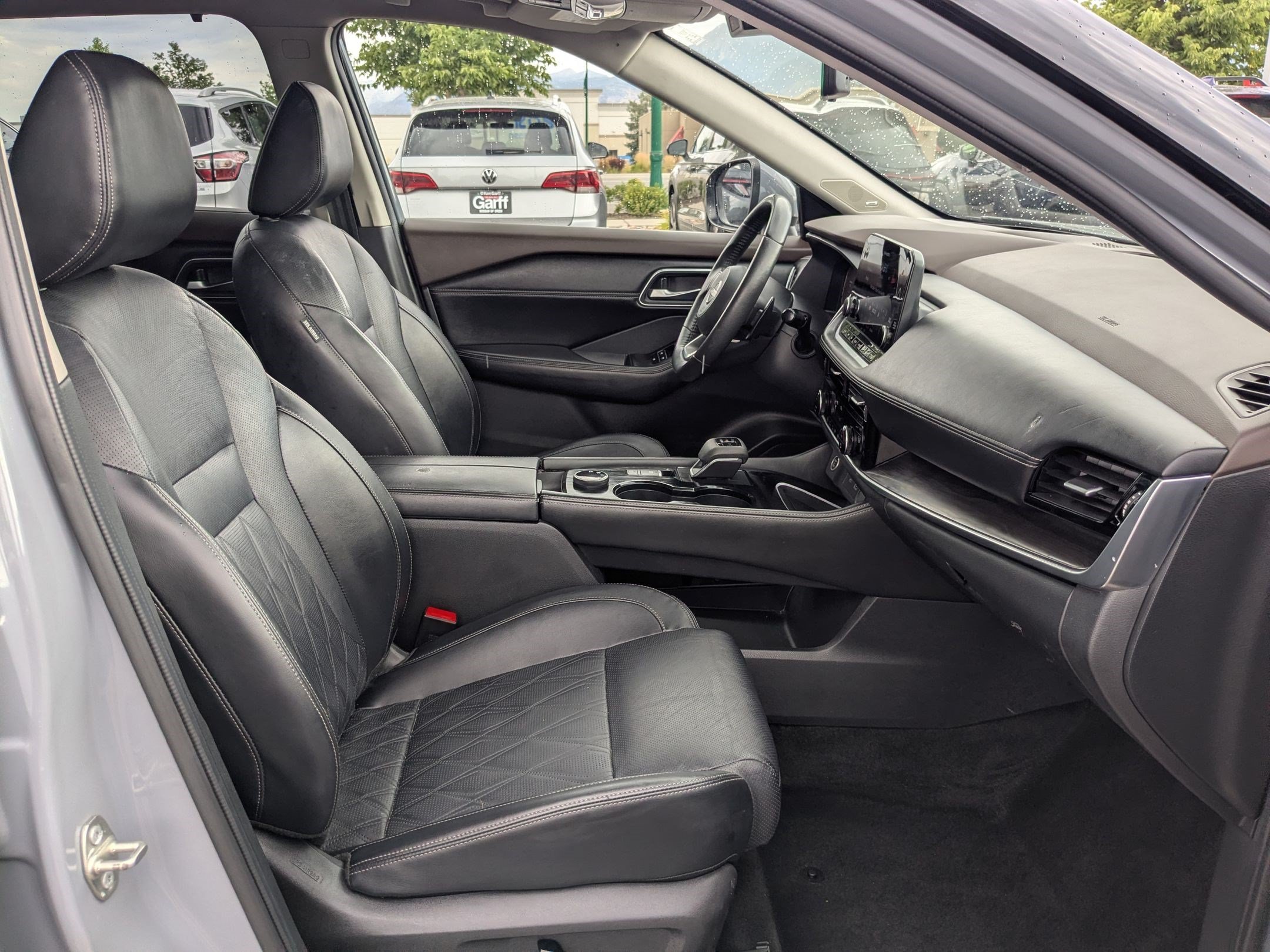 Used 2022 Boulder Gray Pearl Nissan Platinum image 33