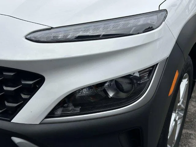 Used 2023 Lunar White Hyundai SE image 9