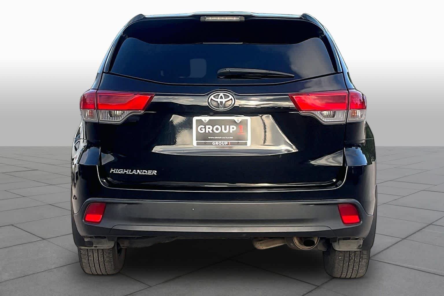 Used 2019 Midnight Black Metallic Toyota LE image 5