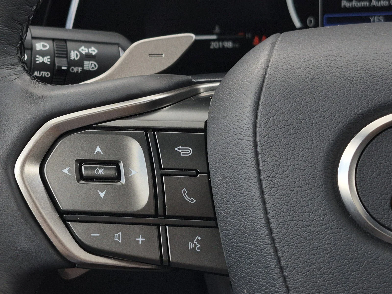 Used 2025 White Pearl Lexus RX 350 Premium image 27