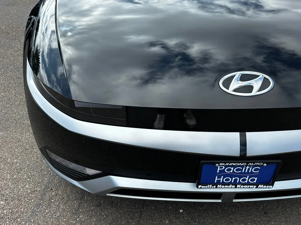 Used 2024 Black Hyundai SEL image 4