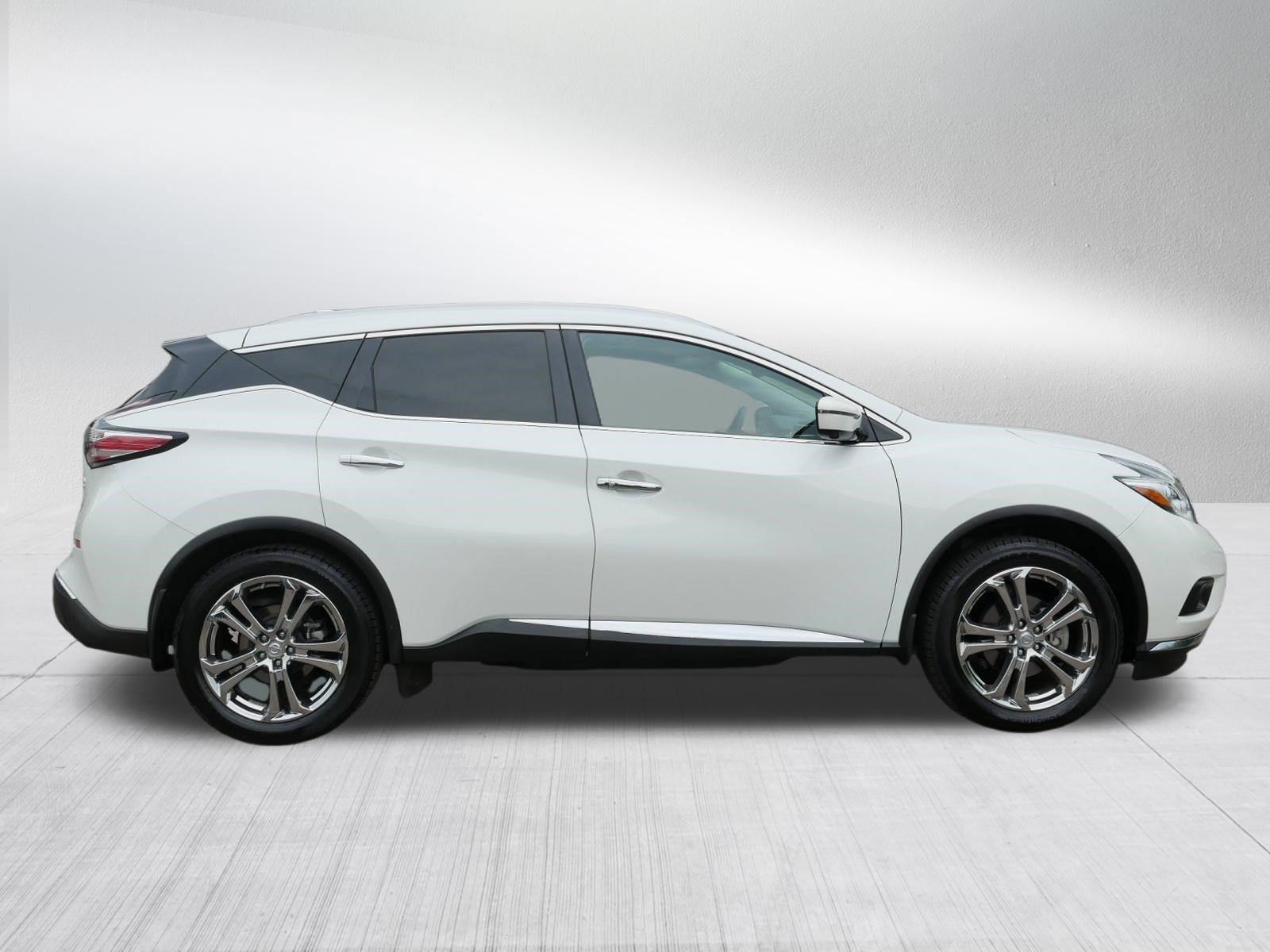 Certified Used 2017 Pearl White Nissan Platinum image 8