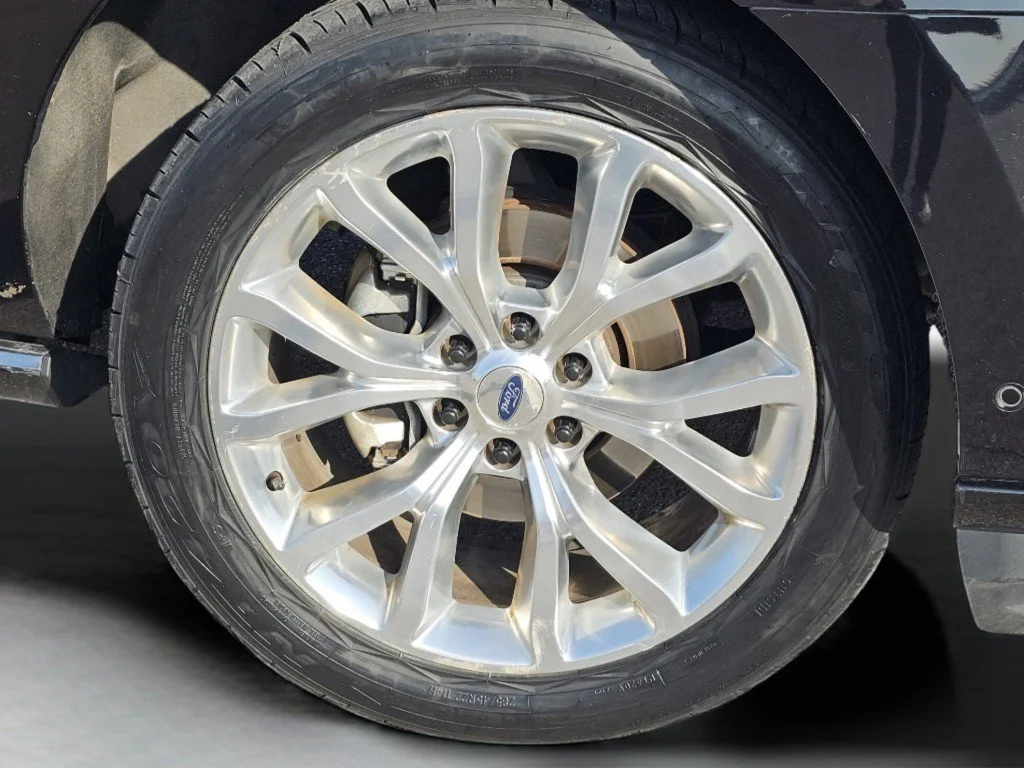Used 2018 Shadow Black Ford Platinum image 21
